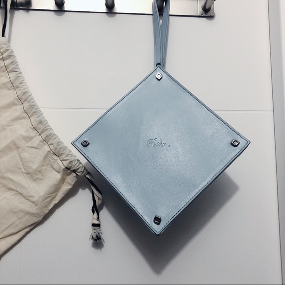 Unique shape handbag - Picture 2 of 3